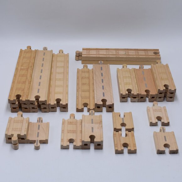 Lot of 30 Genuine REVERSIBLE 2 SIDES Thomas Roads Wooden Tracks Connectors - Picture 2 of 11